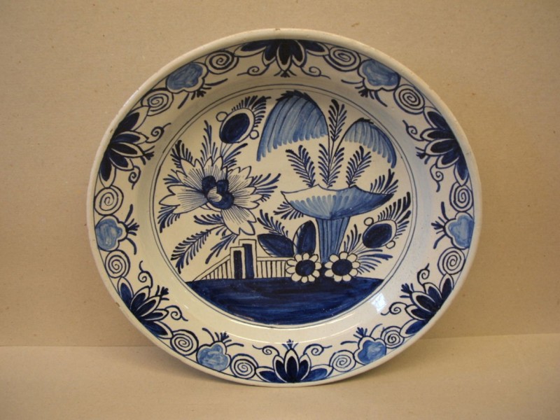 Schotel met chinoiserie decor