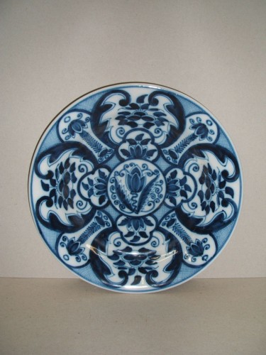 Schotel met ornamentaal decor