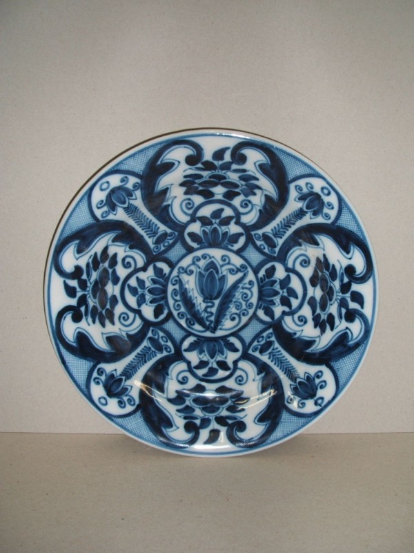 Schotel met ornamentaal decor