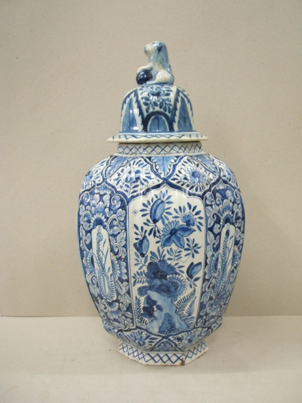 Pot met chinoiserie decor