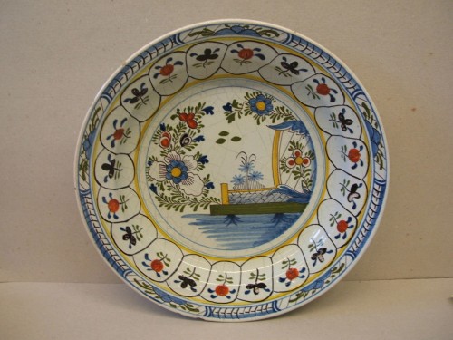 Schotel met chinoiserie decor