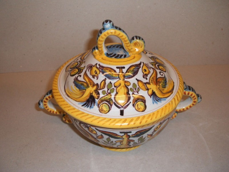Klontjespot met polychroom decor