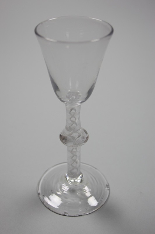 Slingerglas op voet met in steel met knop witte spiraal