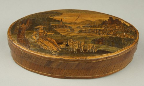 Tabaksdoos met op deksel decor van herderin met schapen in landschap