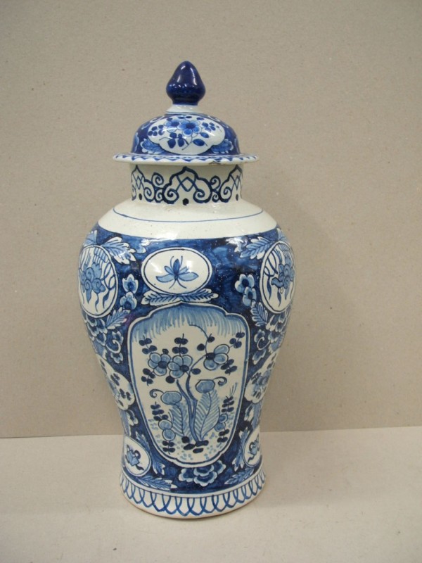 Pot met chinoiserie decor