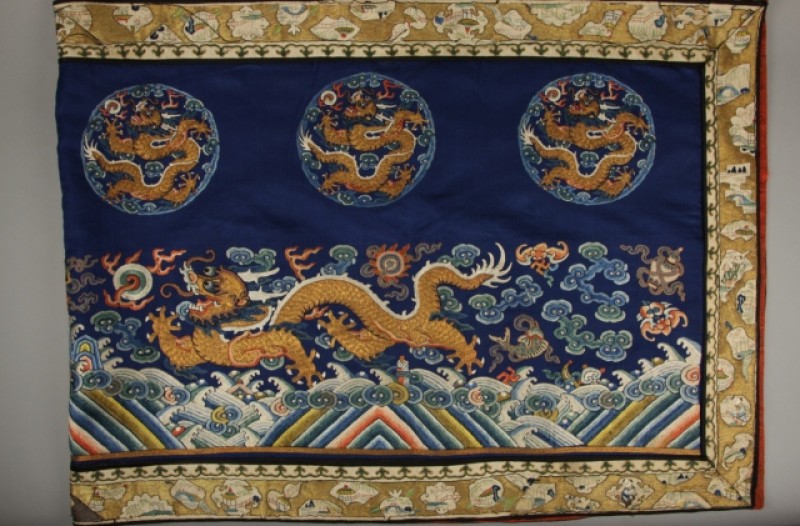 Wanddoek met decor van draken en medaillons met draken