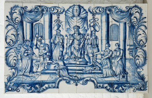 Tegeltableau met een blauwwit bijbels decor van Salomons oordeel