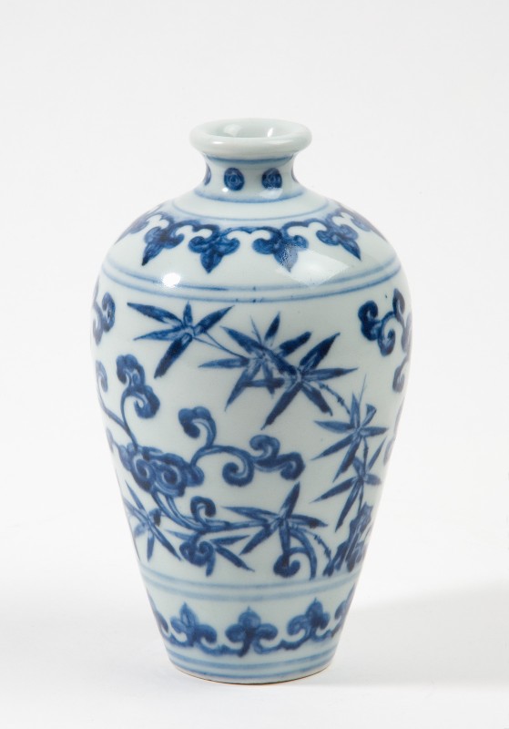 Vaas, meiping, met decor van bloemranken