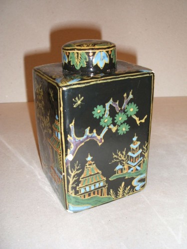 Theebus met chinoiserie decor
