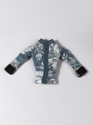 Blauw zijden poppenjak, gevoerd met linnen en gedeeltelijk met zeemleer