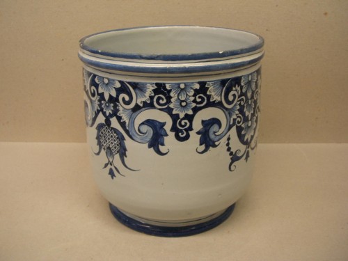 Bloembak met ornamentaal decor