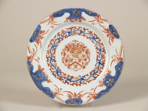 Bord gedecoreerd met het wapen van de familie Van Gellicum, chine de commande, imari