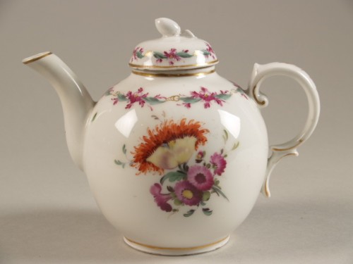 Theepot met polychroom floraal decor