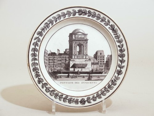 Bord met zwartwit decor van stadsgezicht van Parijs en opschrift