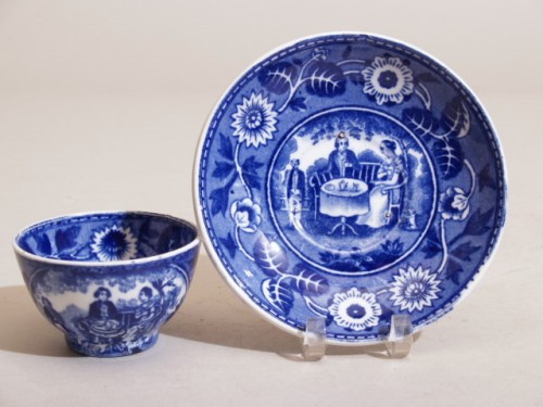 Kom en schotel met blauwwit genre decor, decor Tea Drinker