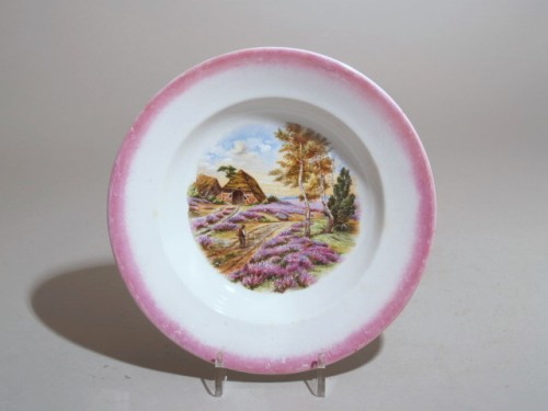 Bord met polychroom decor van berglandschap