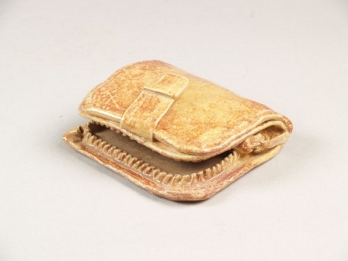 Object in de vorm van een portemonnee met een briefje van 10 gulden