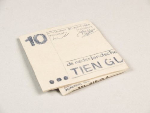 Object in de vorm van een portemonnee met een briefje van 10 gulden