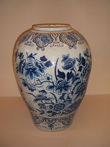 Pot met ornamentaal-floraal decor