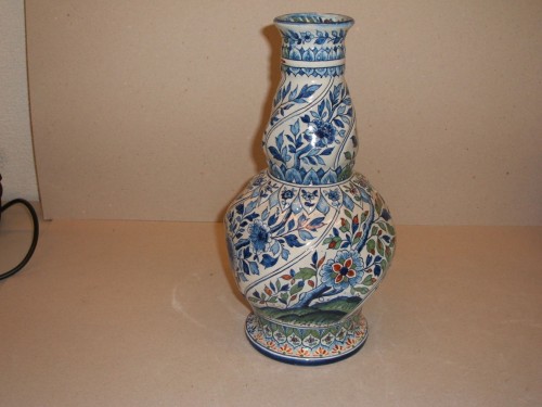 Fles met ornamentaal-floraal decor