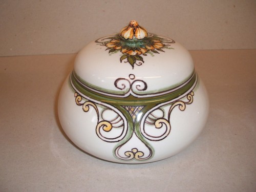 Bonbondoos met ornamentaal decor