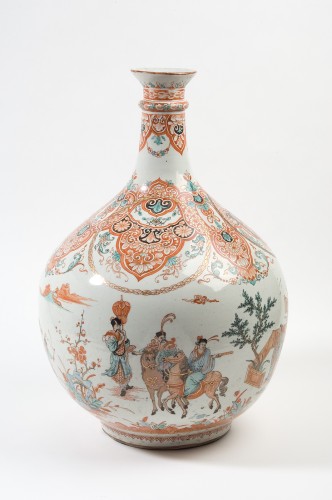 Fles met decor van initialen BSW, polychroom opgemoffeld met chinoiserie landschap, Amsterdams bont