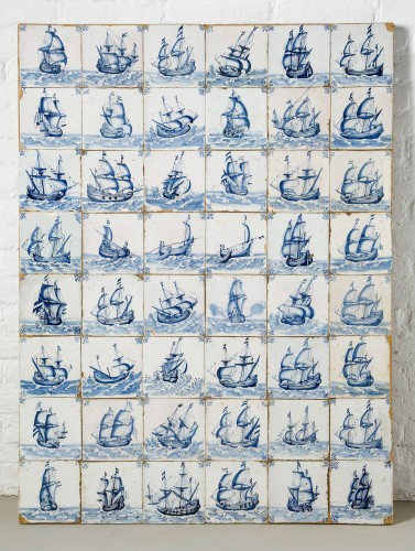 Tegelveld van 48 tegels, met een blauwwit decor van schepen