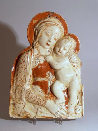 Wandplastiek van Maria met kind