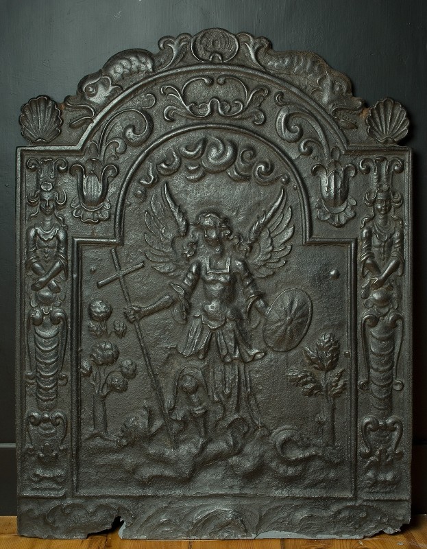 Haardplaat met decor in relief