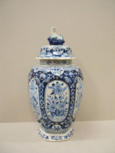 Pot met chinoiserie decor