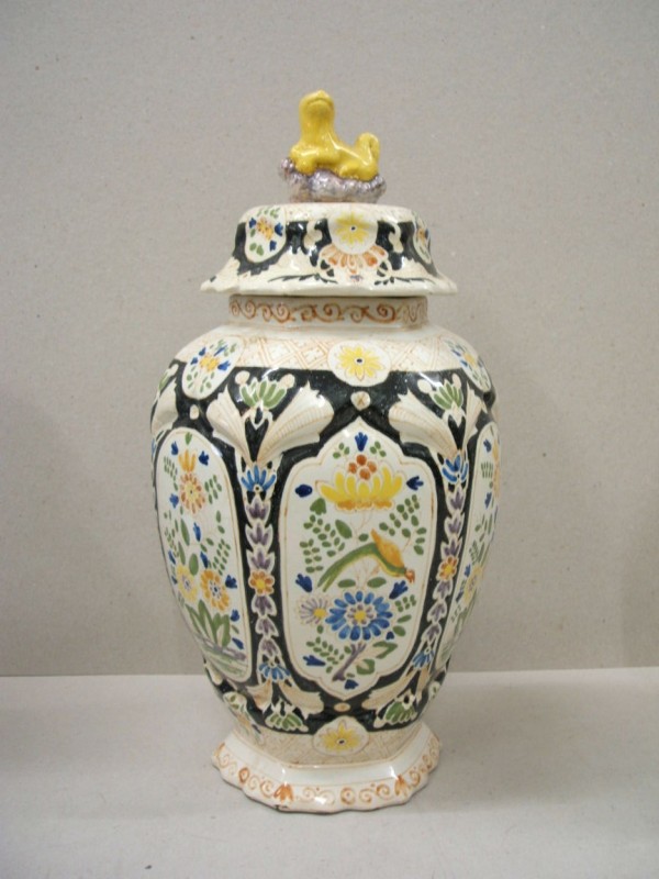 Pot met chinoiserie decor