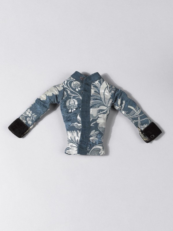 Blauw zijden poppenjak, gevoerd met linnen en gedeeltelijk met zeemleer