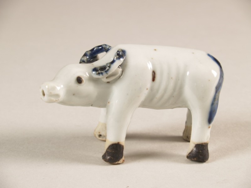 Waterdruppelaar in de vorm van een staande buffel