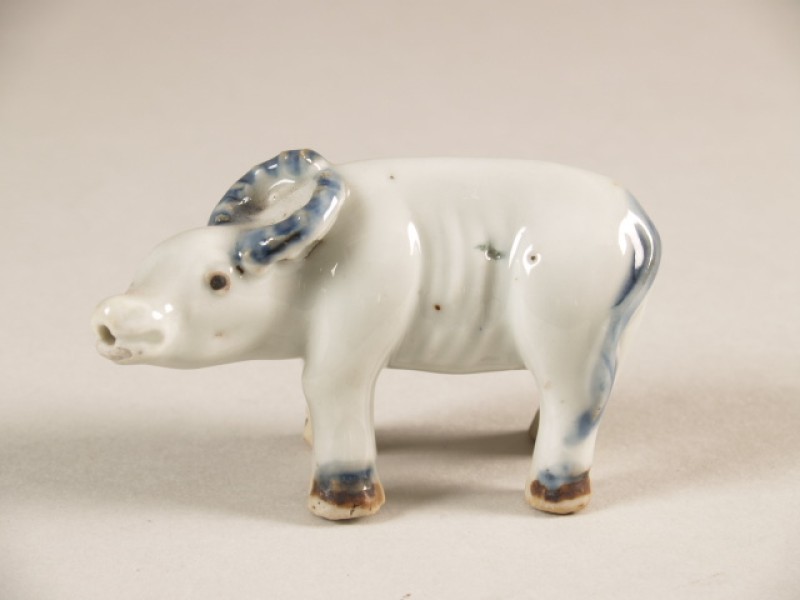Waterdruppelaar in de vorm van een staande buffel