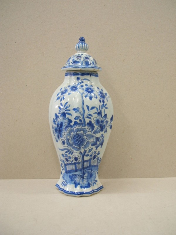 Pot met chinoiserie decor