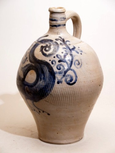 Kruik, grijs, met blauw floraal decor
