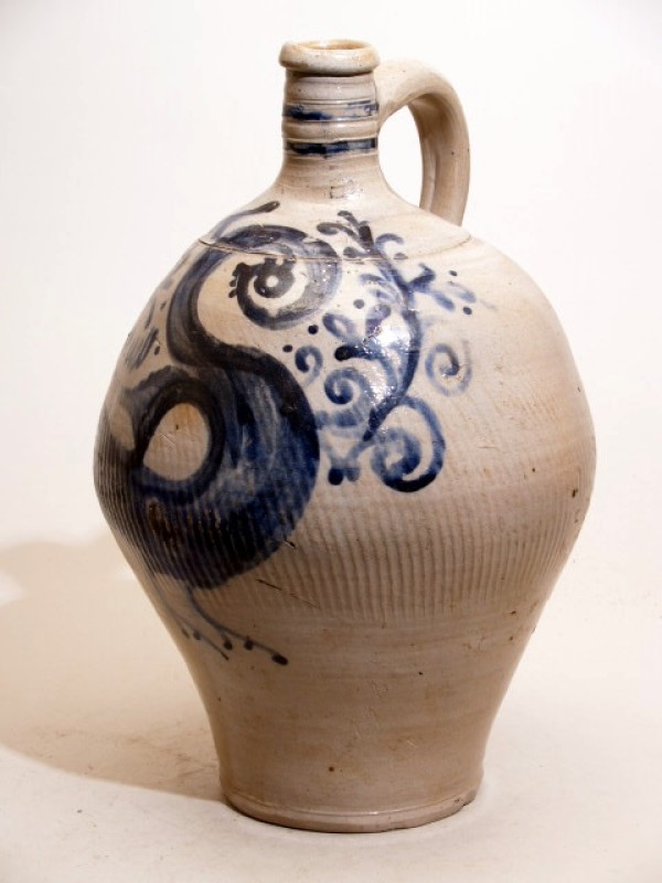 Kruik, grijs, met blauw floraal decor