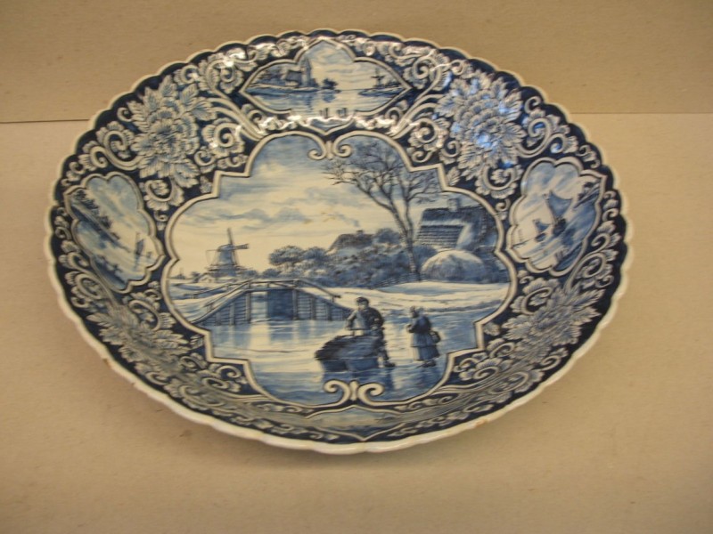 Schotel met landschapsdecor