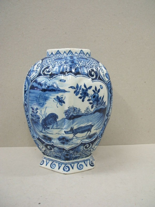 Pot met chinoiserie decor