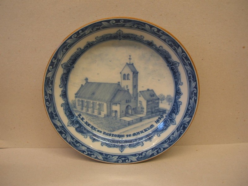 Schotel te gelegenheid van de bouw van de kerk en pastorie te Makkum