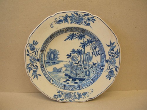 Bord met chinoiserie decor