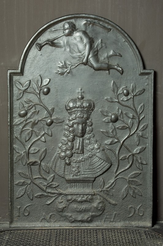 Haardplaat met in relief een voorstelling van stadhouder Willem III